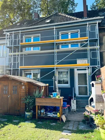 Einfamilienhaus mit Fassadengerüst in NRW